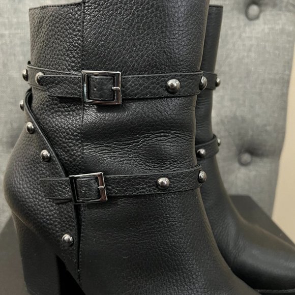 Saks Fifth Avenue "Flora" black leather boots - Picture 3 of 10